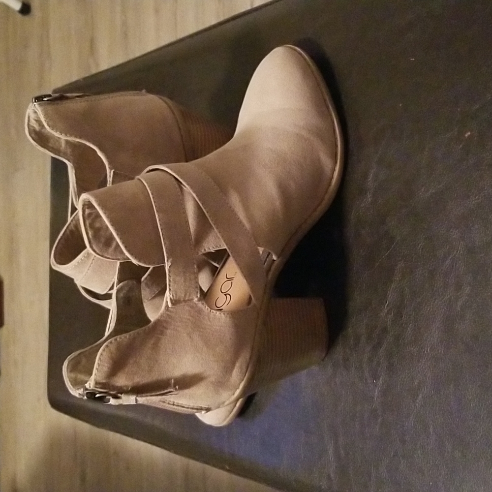 Tan boots - Picture 2 of 8